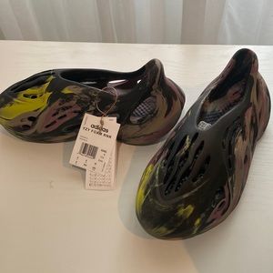 Adidas yeezy foam runner (mx carbon) retail $335 size 8 brand new with box